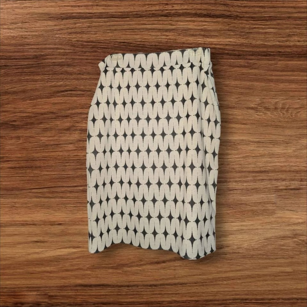 Off-White & Black Geometric Stretch Pencil Skirt - Women's 1X - Renee C "Leena"